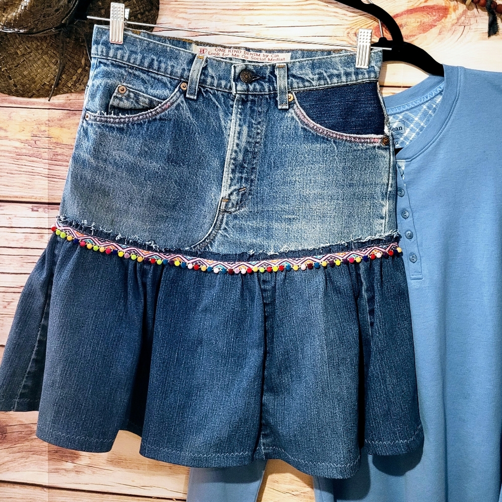 HANDMADE UPCYCLED LEVI MEETS WRANGLER COLORFULLY EMBELLISHED DENIM SKIRT! SZ 6 - Picture 1 of 9
